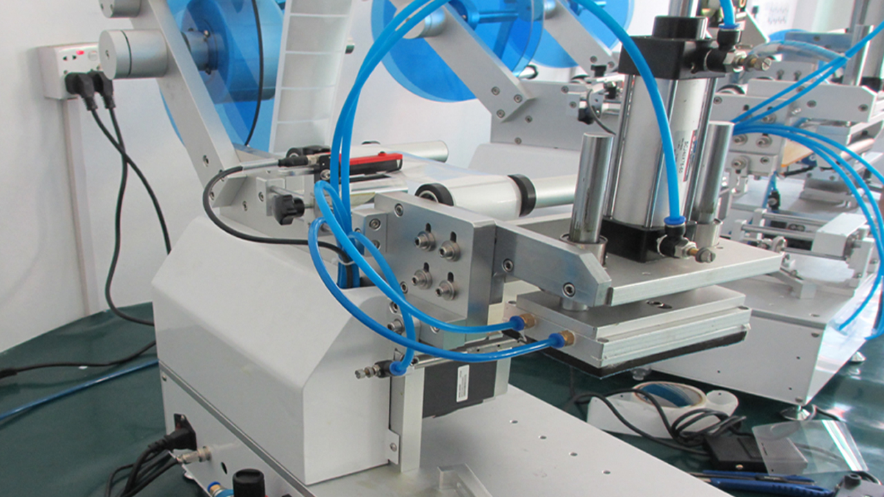 Pippåsar Plastpåsetiketteringsmaskin Halvautomatisk för plan yta