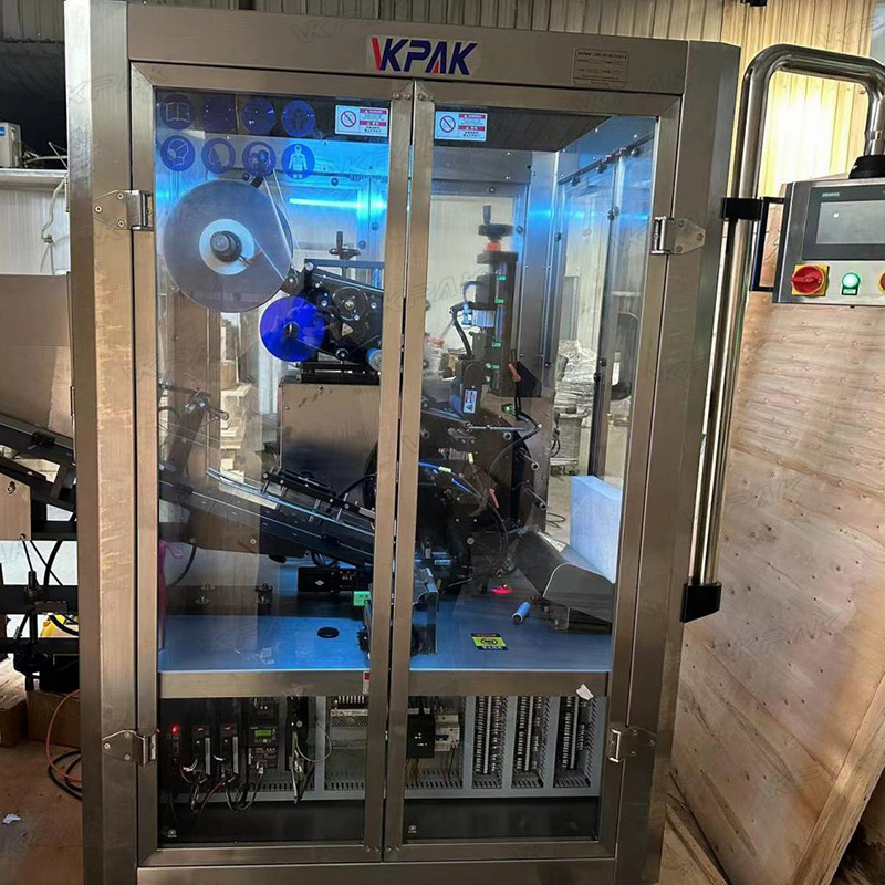 Automatisk etiketteringsmaskin för mjuka plaströr med rörmatningssystem