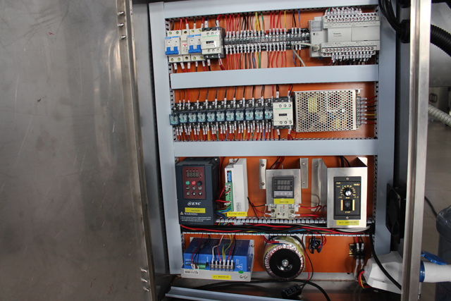 FYLLNINGSMASKIN 4 huvuden (1). JPG