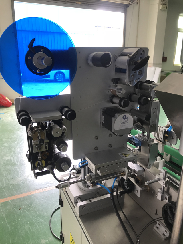 etikettmaskin med printer.jpg