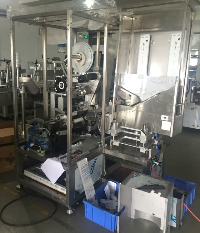 maskiner i fabriksrör labelling.jpg