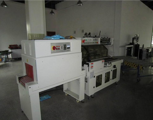 L type sealing shrinkage packing machine L tätande krympförpackningsmaskin.jpg