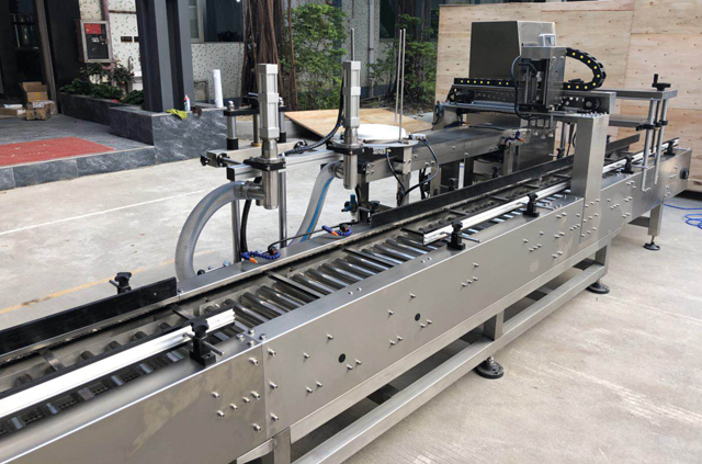 fyllning av olja hink lock machine.jpg