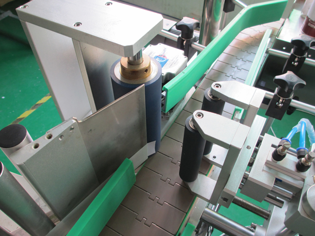 PLC controlling system bottle labeling machine MÄRKNING UTRUSTNING FLASKAR PLC2.jpg