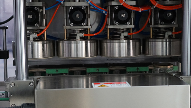 4 HUVUD Capper vacuum.jpg