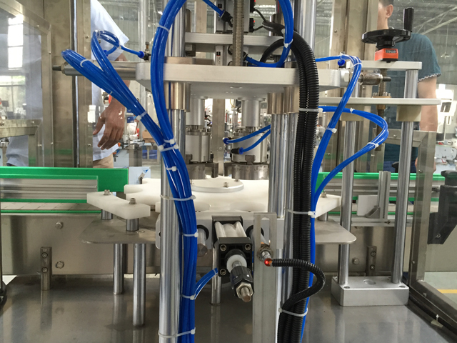 BAKSIDA för huvuddelen av vakuumförslutningsmaskiner.jpg