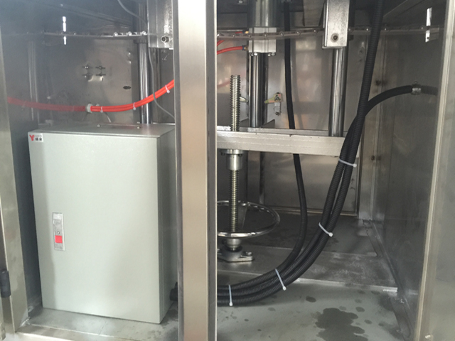 inuti burkar försegling av lock machine.jpg