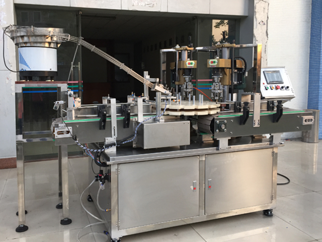 capping machine with 2 capping heads skruvkapselutrustning semiautomatic.jpg