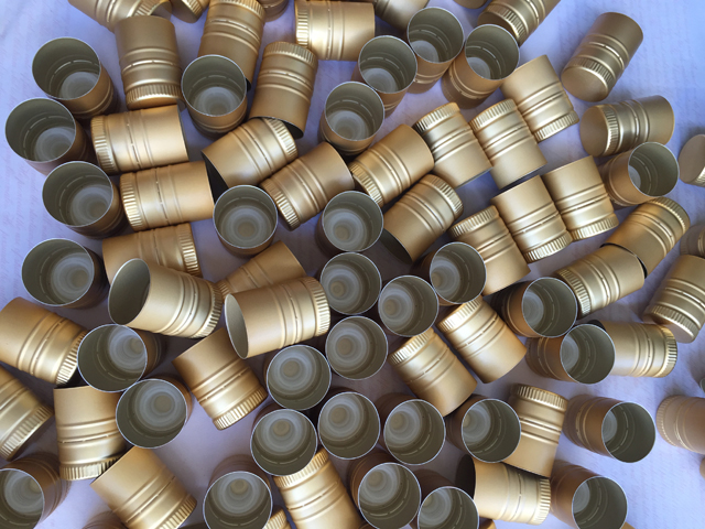 caps samples sent from usa customer for capping machine aluminiumkapslar.jpg