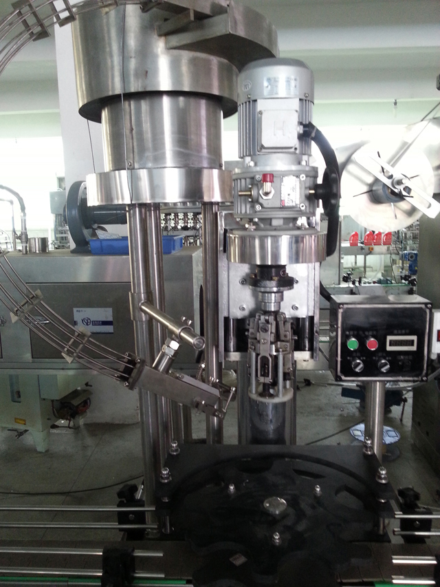 kapslingsmaskin för flaskor.jpg