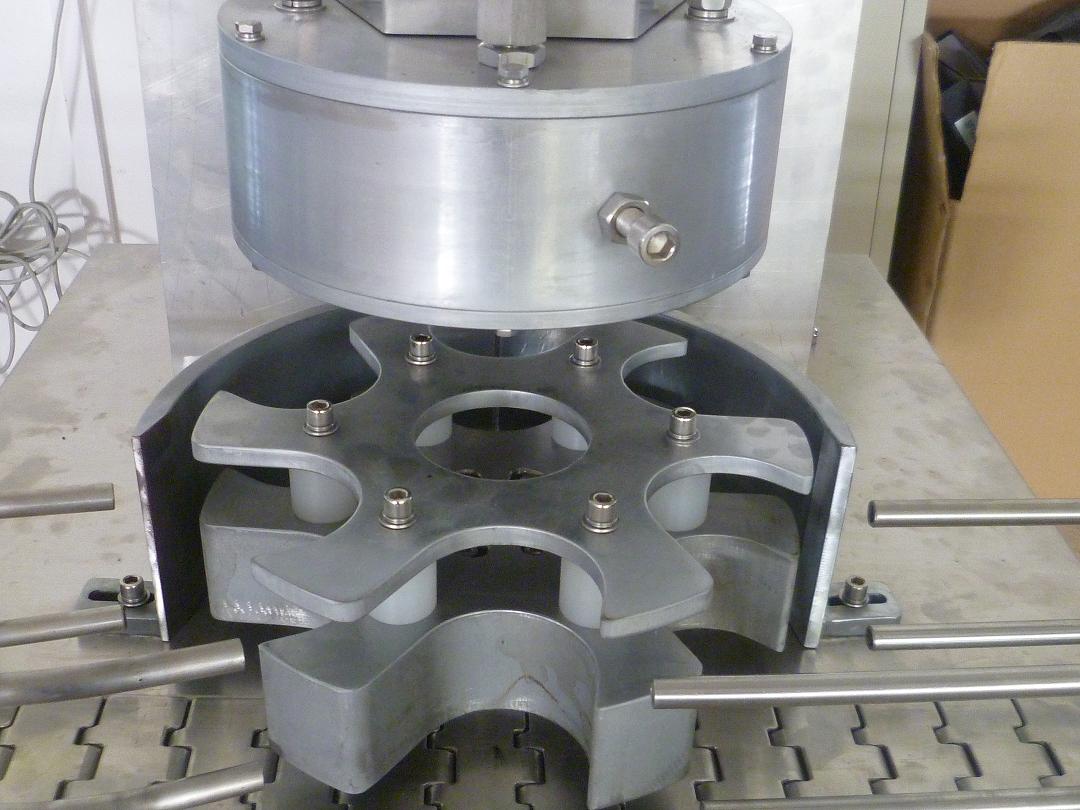 rotary vacuum capper machinery vakuumkapslingsmaskin roterande huvud.JPG