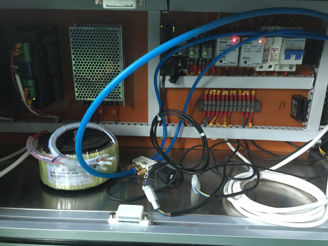 elektrisk komponent för märkning av maskiner.jpg