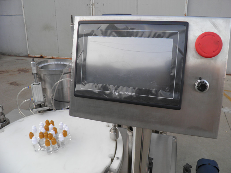 filling plugging capping labeling production line E flytande PLC flaskpåfyllningslock labeling.jpg