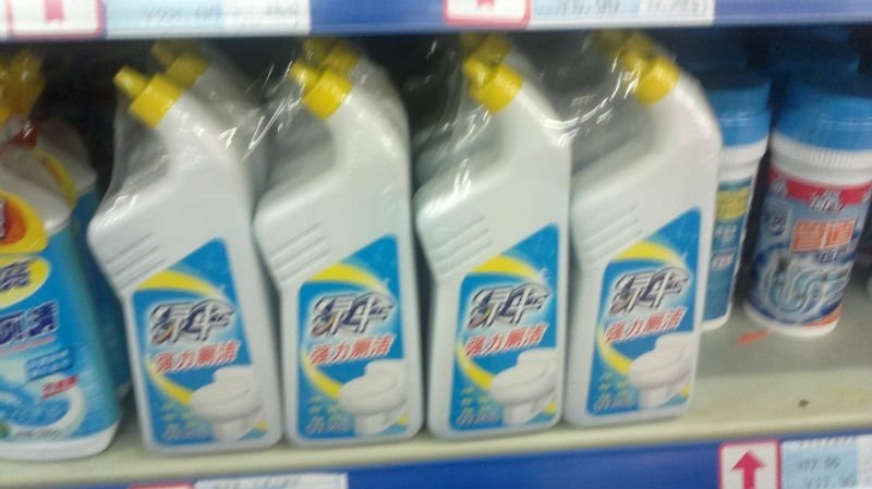 liquid detergent bottles wrapping flytande tvättmedelsflaskor packaging.jpg