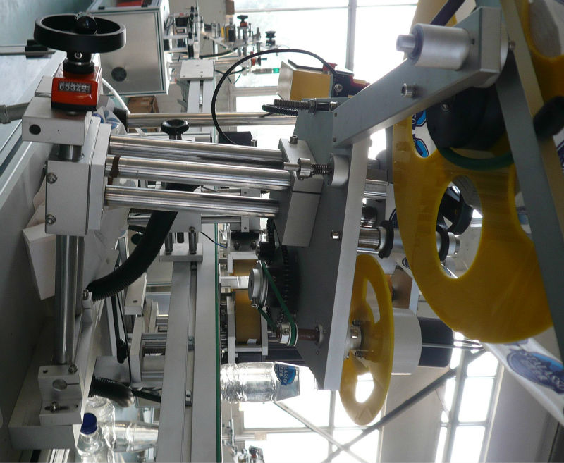 upp och ner dubbelsidig självhäftande etikettklistermaskin