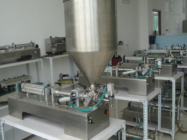 horizontal filling machine for both liquid and paste CREAM&LIQUID påfyllningsmaskin.jpg