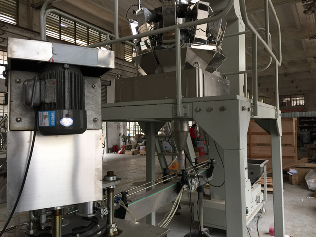 BURKFYLLNING AV FÖRSÄTTNINGSMASKIN close shot.jpg