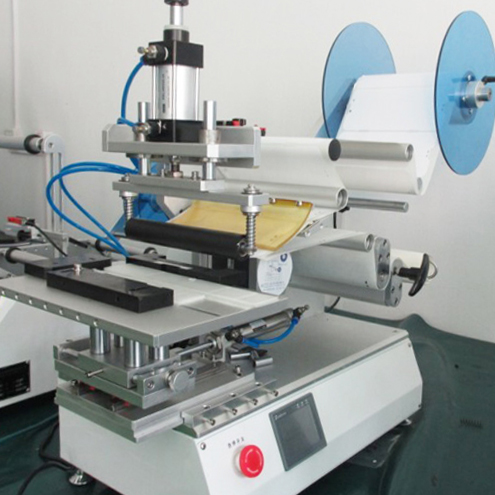 rolling labeling machine for plane surface objects halvautomatiska rullande etiketteringsmaskiner.