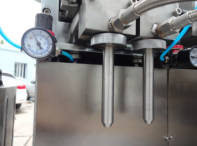 dubbla påfyllningsmunstycken.jpg