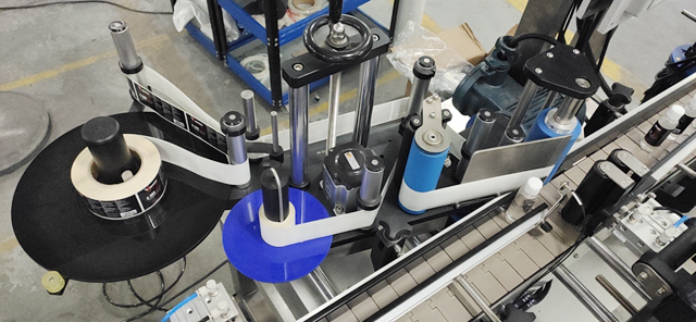 märkning klistermärke maskin.JPG