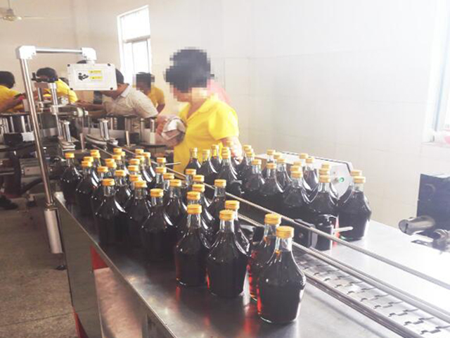 Maskiner som körs i fabriken.jpg