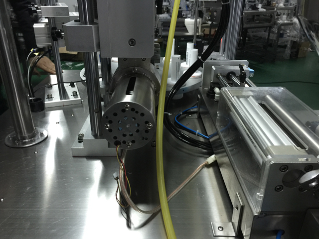 ultrasounic generator ultraljudsförseglingsfyllning för tuber paste.jpg