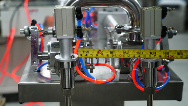 påfyllningsmaskin med SS Steel.jpg