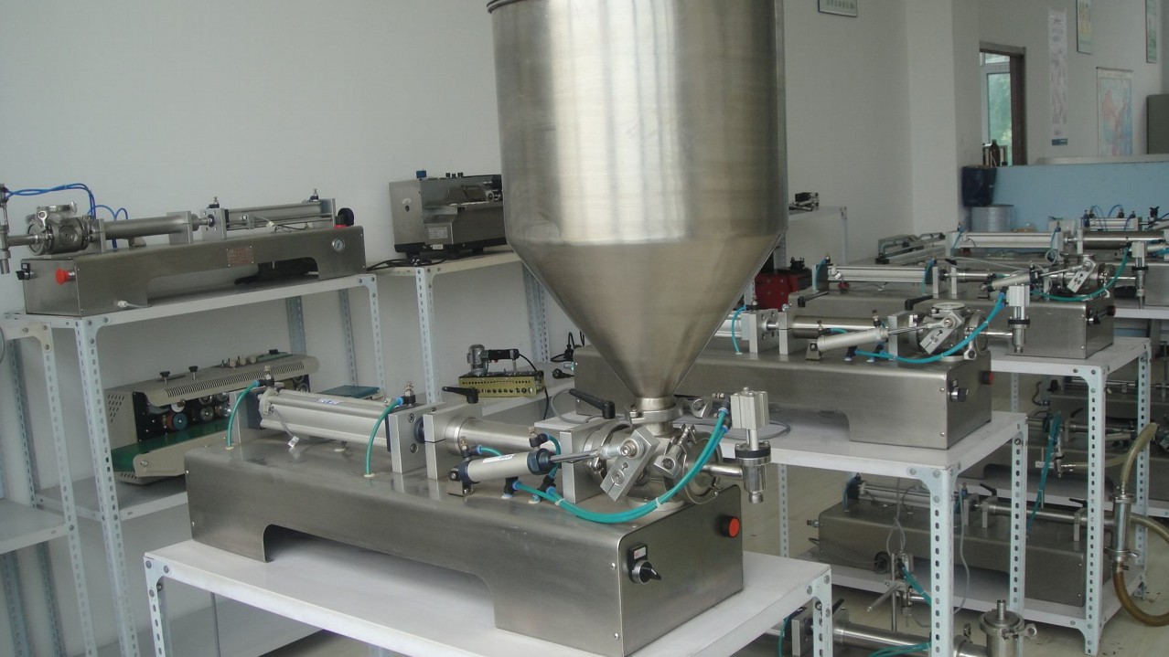 liquid cream lotion filling equipment pneumatic CREAM&LIQUID påfyllningsmaskin.jpg