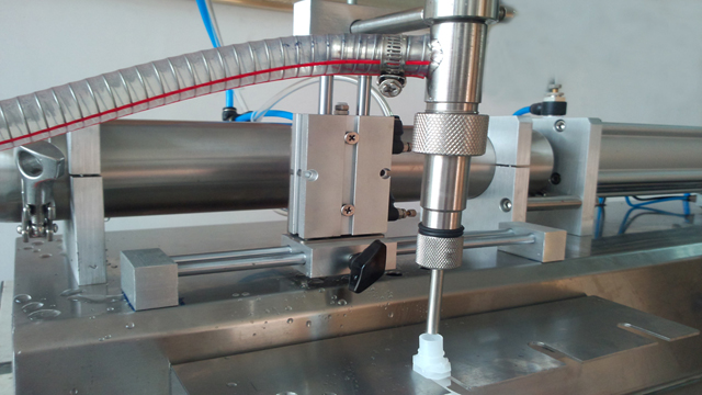single head filling machine for spout bags with hopper pipe filler.jpg