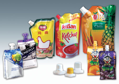 spout bags after filling pippåsar med ett huvud som fylls med tratt .jpg