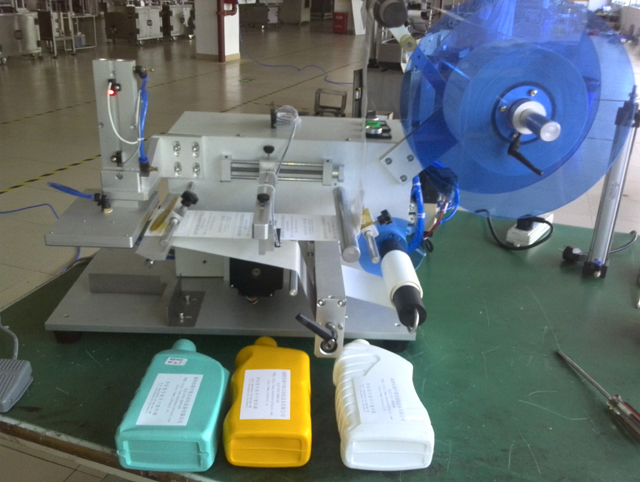 bottles labeling machine semi automatic platta flaskor labeler equipment.jpg