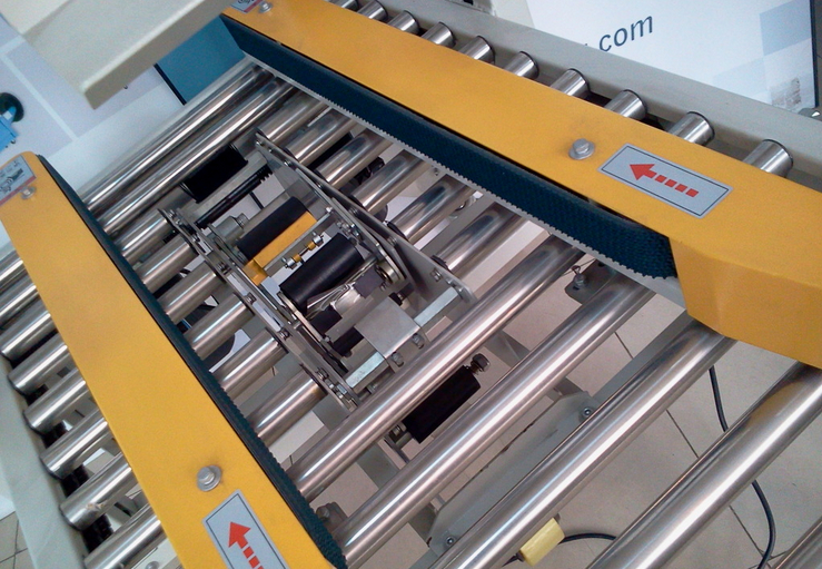 carton sealing stainless steel roll nära skott för kartongförseglingsmaskin semi auto.jpg